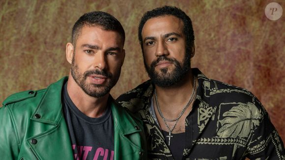 César (Cauã Reymond) com seu comparsa, Olavo (Ricardo Teodoro), da novela Vale Tudo: os dois venderão bebê reborn para Aldeíde (Karine Teles)