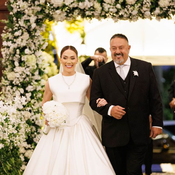 Casamento de Samara Pink, sócia de Virginia, e Thiago Stabile aconteceu em igreja de São Paulo em 13 de março de 2025