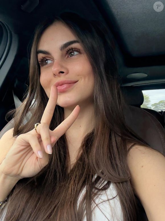 "Uma laje cheia de água, um teto desabado e infiltração pela casa toda", escreveu a modelo nos stories do Instagram