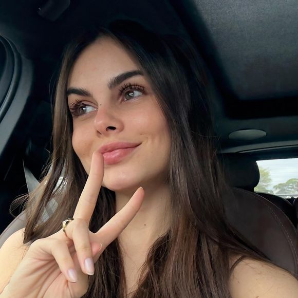"Uma laje cheia de água, um teto desabado e infiltração pela casa toda", escreveu a modelo nos stories do Instagram