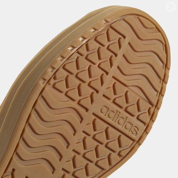 Novo tênis da Adidas reforça tendência de tons naturais e conquista mulheres que buscam estilo sem abrir mão do conforto