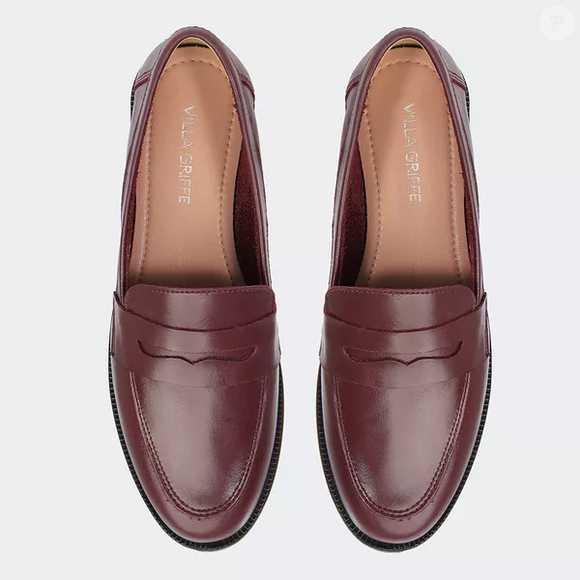 Esse mocassim clean possui cabedar produzido em couro com design elegante, possui bico arredondado e detalhe em gravata liso na parte superior do pé é um modelo coringa para ser ter no guarda-roupa.