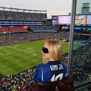 Vini Jr. foi prestigiado pela namorada, Virgínia nos dois amistosos que o Brasil fez nos Estados Unidos contra a França e a Croácia