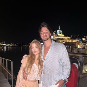 O relacionamento de Luísa Sonza e Luís Ribeirinho começou no fim de 2023, quando o médico estava de férias no Brasil e assistiu a um show da cantora no Rio de Janeiro; depois do encontro, os dois se aproximaram e tornaram o romance público em fevereiro de 2024
