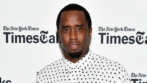 Segundo informações do "Daily Mail", o magnata da música, que atualmente está no Centro de Detenção Metropolitano aguardando julgamento por vários crimes sexuais, teria sido levado às pressas para o Hospital do Brooklyn após reclamar de fortes dores.