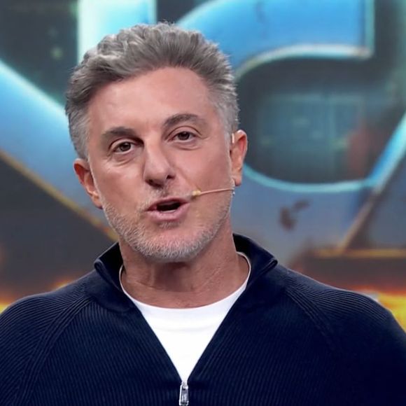 "Acho que já conquistou tudo e muito mais do que poderia sonhar. Mas o mais importante na nossa vida, além de você querer ser presidente, dono do mundo, é você ser uma pessoa que deixe um legado nas pessoas com aquilo mais valioso: o amor, respeito. Isso por trás da máscara”, disparou a ex-Tiazinha para Luciano Huck