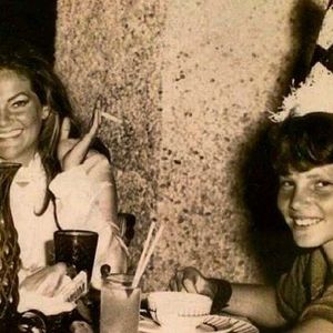 Maysa é mãe do diretor Jayme Monjardim, pai da jovem de 15 anos cujo nome homenageou a mãe, morreu em 1977 em um acidente de carro na ponte Rio-Niterói