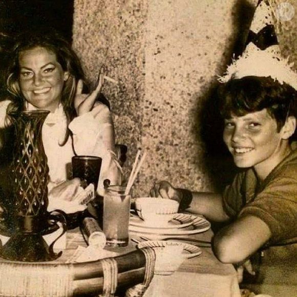 Maysa é mãe do diretor Jayme Monjardim, pai da jovem de 15 anos cujo nome homenageou a mãe, morreu em 1977 em um acidente de carro na ponte Rio-Niterói