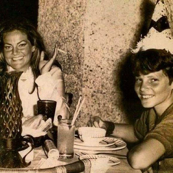 Maysa é mãe do diretor Jayme Monjardim, pai da jovem de 15 anos cujo nome homenageou a mãe, morreu em 1977 em um acidente de carro na ponte Rio-Niterói