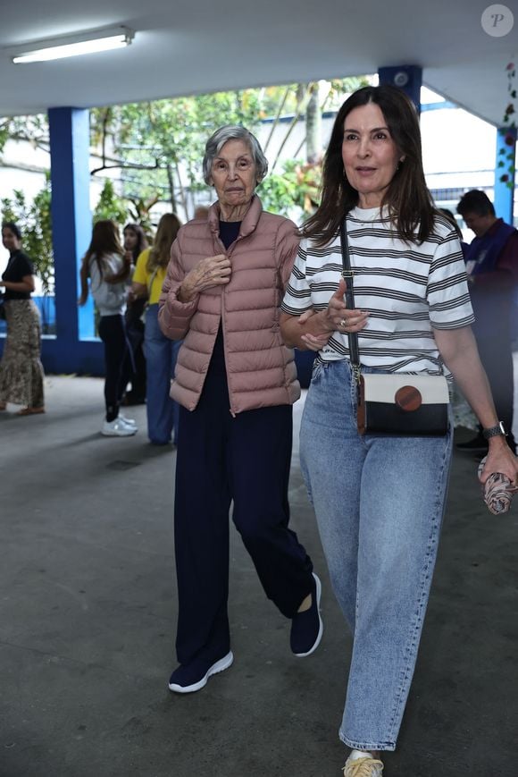 Fátima Bernardes leva o pai de 90 anos e a mãe de 88 para votar nas eleições 2026