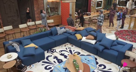 'A Fazenda 17': Rayane Figliuzzi provocou Carol Lekker: '(Famosa) mostrando o c*? Cheio de harmonização!'