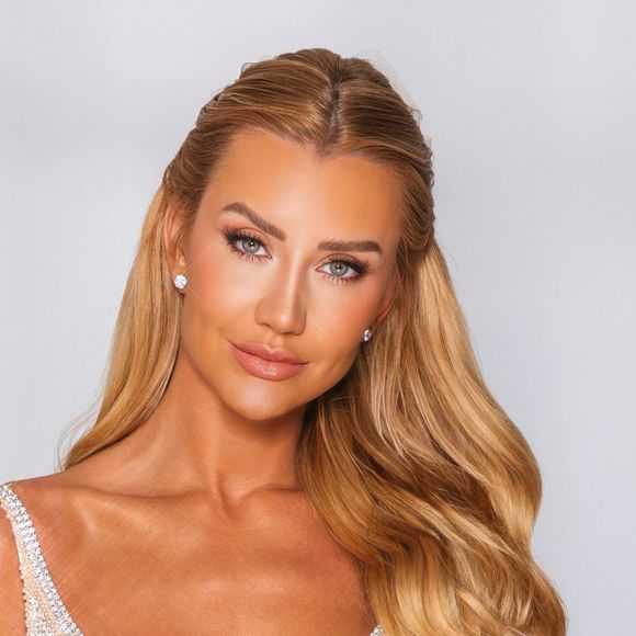 "A gente fez uma versão repaginada da beleza que a Ana Paula usou em 2015, quando ela se casou com o Roberto", explica Rodrigo.