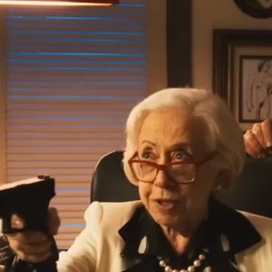 Fernanda Montenegro está hilária em 'Velhos Bandidos'
