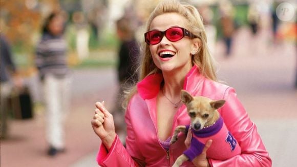 Mais de duas décadas depois do sucesso de 'Legalmente Loira', o universo de Elle Woods continua conquistando gerações com uma prequela que revela as origens da personagem eternizada por Reese Witherspoon