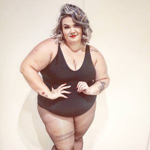Na época, Thais Carla integrou o time de bailarinas plus size da cantora Anitta