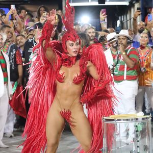 Paolla Oliveira vai desfilar pela última vez como rainha de bateria no carnaval 2025