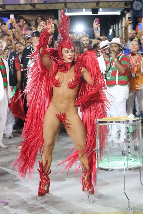 Paolla Oliveira vai desfilar pela última vez como rainha de bateria no carnaval 2025