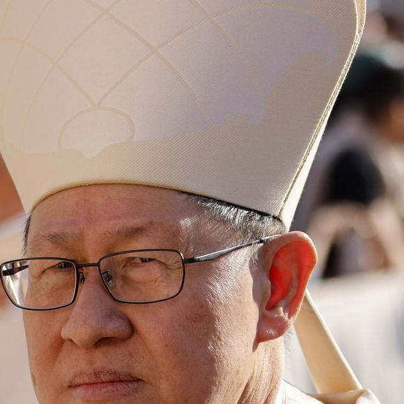 Luis Antonio Gokim Tagle tem 67 anos e vem das Filipinas. Devido à sua proximidade com as ideologias do Papa Francisco, ele é conhecido por muitos como o 'Francisco Asiático'