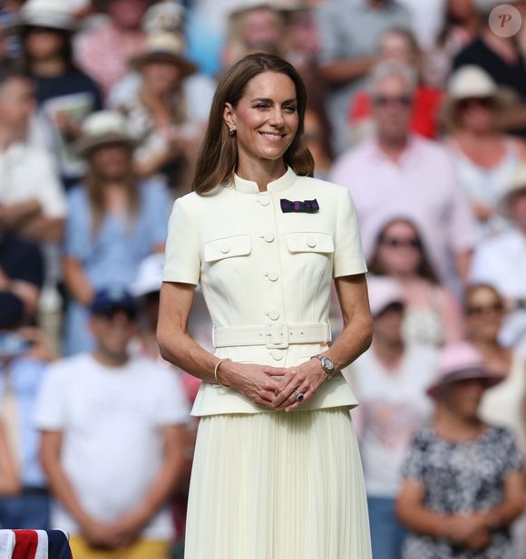 Kate Middleton marcou seu retorno a Wimbledon no sábado (12), durante a final feminina do torneio