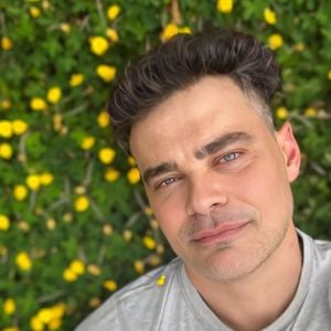 Carmo Dalla Vecchia também começou a falar sobre liberdade e sexualidade em suas redes sociais