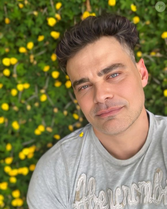 Carmo Dalla Vecchia também começou a falar sobre liberdade e sexualidade em suas redes sociais