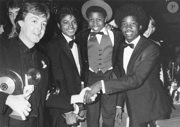 Michael Jackson e Paul McCartney se conheceram na década de 1970, tornaram-se amigos e trabalharam juntos em sucessos como "Say Say Say" e "The Girl Is Mine", segundo informações da ABC News
