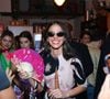 Bruna Marquezine estava usando um conjunto de cropped com bermuda comprida super estiloso