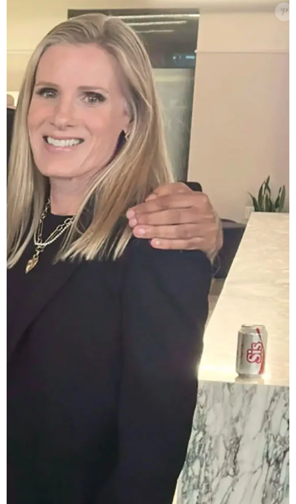 Kristin Cabot foi flagrada em clima de romance com Andy Byron, então CEO da mesma empresa