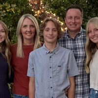 Uma vida marcada por tragédias: morre, de câncer no cérebro, a americana que perdeu 3 filhos em acidente e deu à luz trigêmeos 1 ano depois