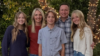 Uma vida marcada por tragédias: morre, de câncer no cérebro, a americana que perdeu 3 filhos em acidente e deu à luz trigêmeos 1 ano depois