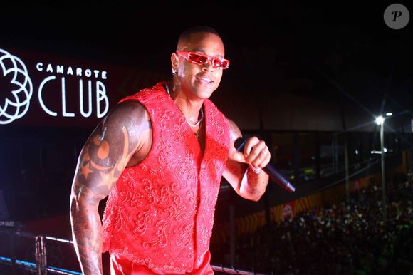 Leo Santana foi alvo de zoação da mulher, Lorena Improta, ao ir para bloco sem cueca por baixo do short: 'Ele que não reclame na Sapucaí'