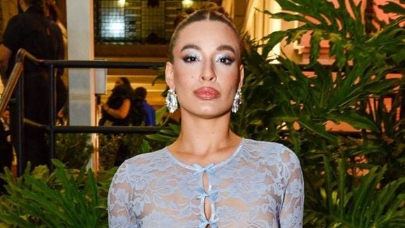 Barrada no restaurante! Com vestido transparente e calcinha fio-dental à mostra, Bia do Brás revela 'perrengue' em Miami: 'O que é que tem, gente?'