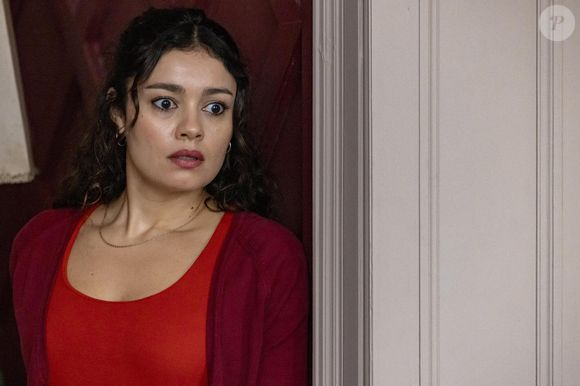 Gerluce (Sophie Charlotte) revela a Viviane (Gabriela Loran) o segredo de Ferette (Murilo Benício) e Arminda (Grazi Massafera) no capítulo da novela 'Três Graças' de 1º de novembro de 2025, sábado