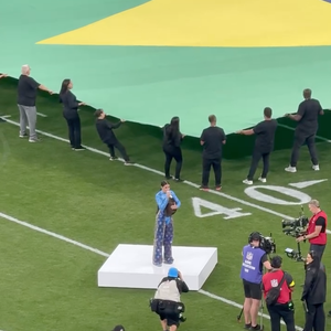 Em um vídeo, Biancardi focou justamente em Ana Castela, que cantou o Hino Nacional antes da partida