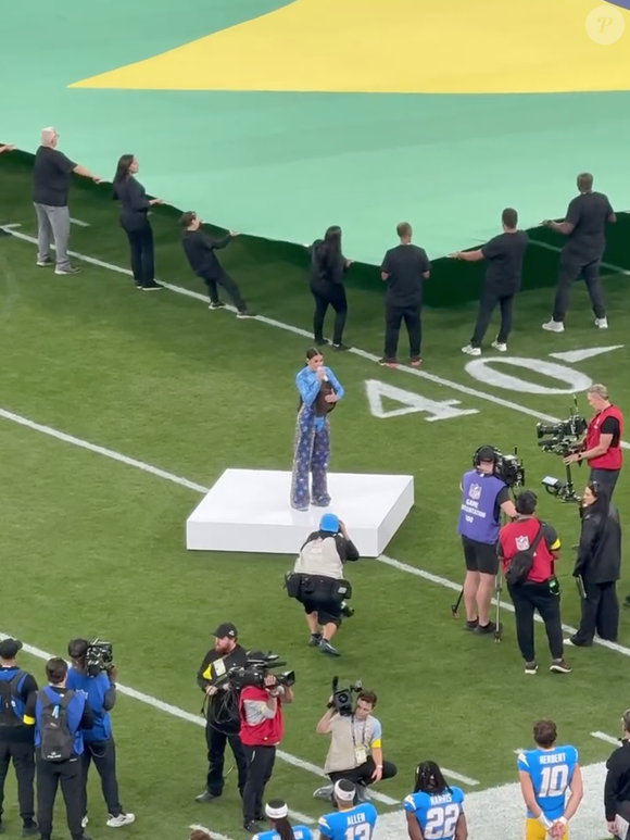 Em um vídeo, Biancardi focou justamente em Ana Castela, que cantou o Hino Nacional antes da partida