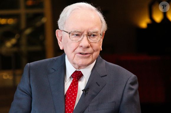 Warren Buffett foi considerado o 10º homem mais rico do mundo em 2024, com uma fortuna estimada em US$ 146 bilhões