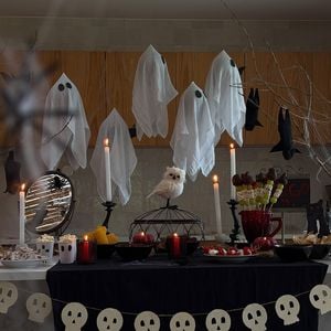 Monica Benini contou que tudo foi feito de forma muito artesanal: ‘Juntando umas coisinhas que tinha em casa, um pacote de fraldas brancas de pano, comidinhas saudáveis’