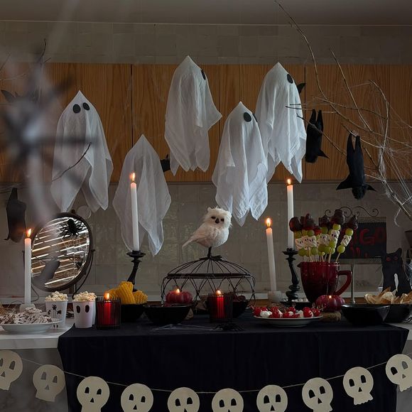 Monica Benini contou que tudo foi feito de forma muito artesanal: ‘Juntando umas coisinhas que tinha em casa, um pacote de fraldas brancas de pano, comidinhas saudáveis’