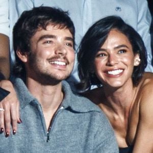 Esmalte de Bruna Marquezine pode ser o Amora Negra da Risqué Diamond Gel