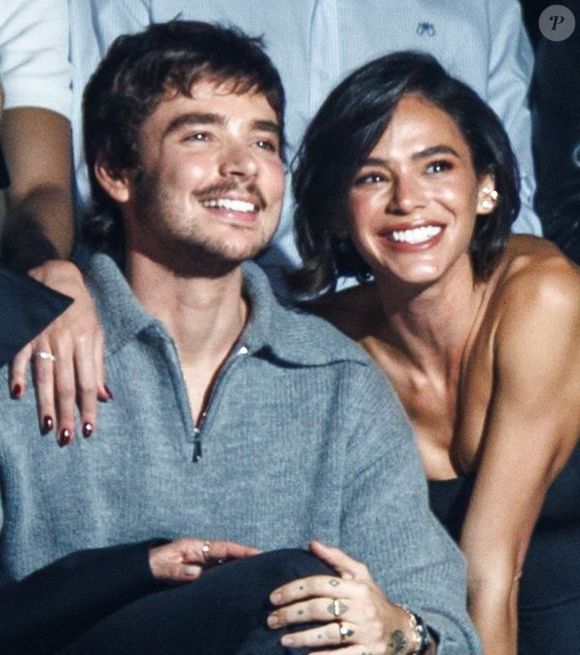 Esmalte de Bruna Marquezine pode ser o Amora Negra da Risqué Diamond Gel