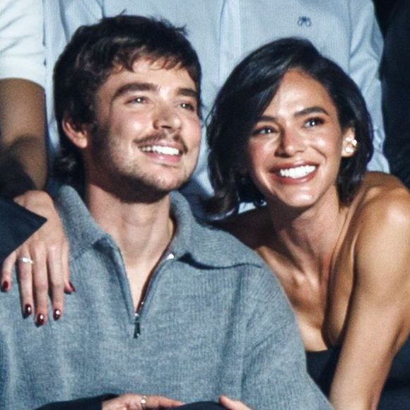 Esmalte de Bruna Marquezine pode ser o Amora Negra da Risqué Diamond Gel