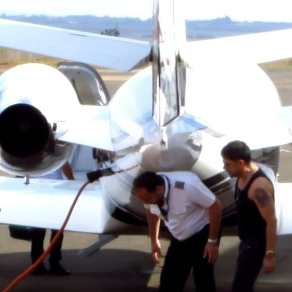 Zezé Di Camargo aposta em avião executivo para reduzir tempo de deslocamento entre apresentações em diferentes estados
