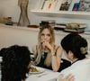 O Atelier Jolie também abriga o Eat Offbeat Café, projeto gastronômico que reúne chefs refugiados e imigrantes em Nova York