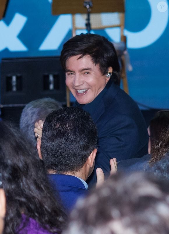 Xororó com outra filha? Nos anos 2000, uma mulher apareceu na mídia dizendo que tinha uma filha com Xororó. Exames provaram que se tratava de uma falácia