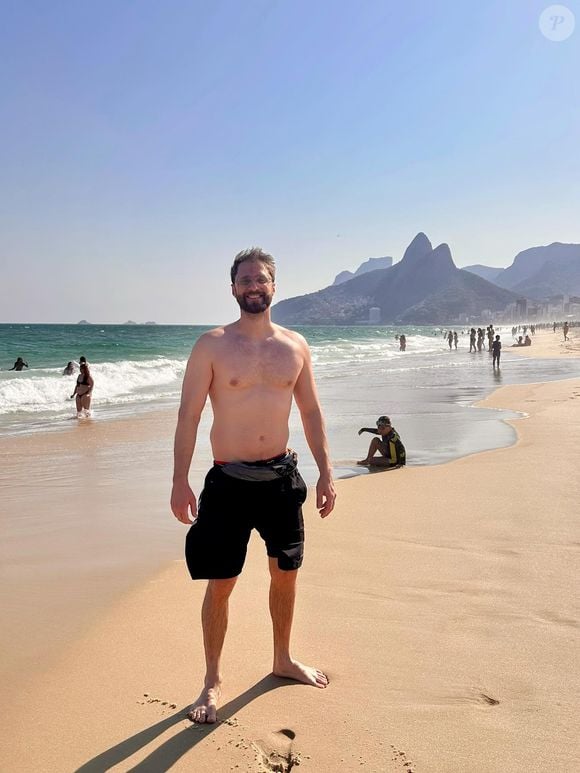 Namorado de Miguel Falabella rouba a cena na web pelo seu tamanho: ele tem mais de 1,90m de altura!