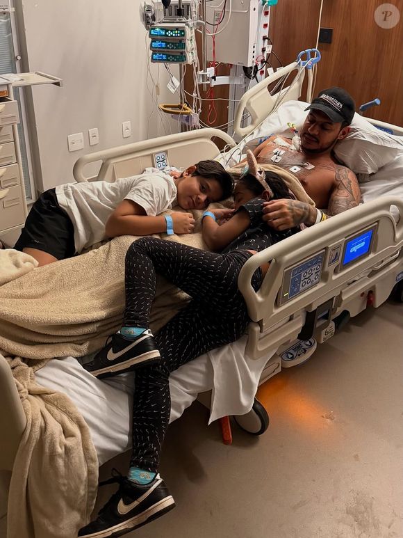 Hungria recebeu visita da família no hospital nesta sexta-feira (03) e publicou registros do encontro nas redes sociais, com mensagem de agradecimento pelo carinho do público