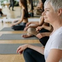 Nem ioga, nem musculação: este exercício é super eficaz para trabalhar os abdominais e os glúteos a partir dos 50 anos
