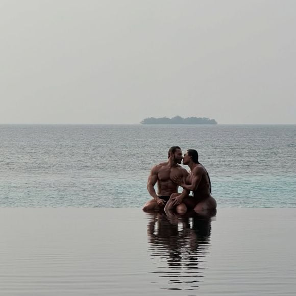 Gracyanne Barbosa e Gabriel Cardoso aparecem em clima de romance em fotos publicadas nas redes sociais; casal assumiu o relacionamento no início de 2026