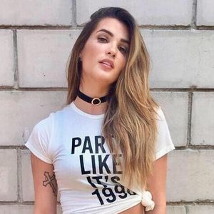 Aline Gotschalg também deixou as raízes escuras à mostra por um tempo