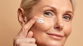 Marta Masi, farmacêutica: 'Com o creme Nivea da lata azul, a pele ficará mais lisa e luminosa, mas isso não significa que ele esteja atuando contra o envelhecimento da pele'